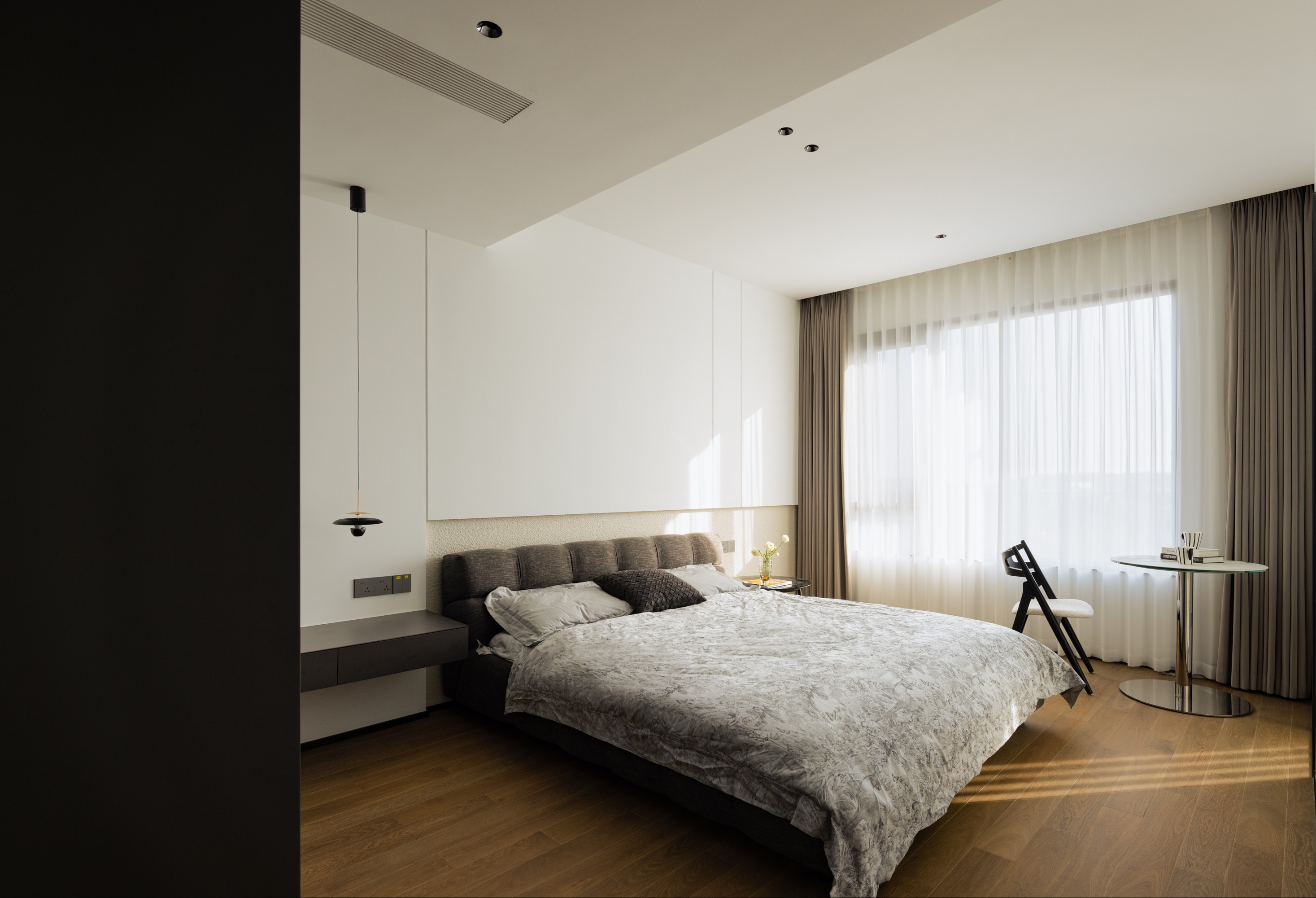 构建一曲黑白栖居之诗