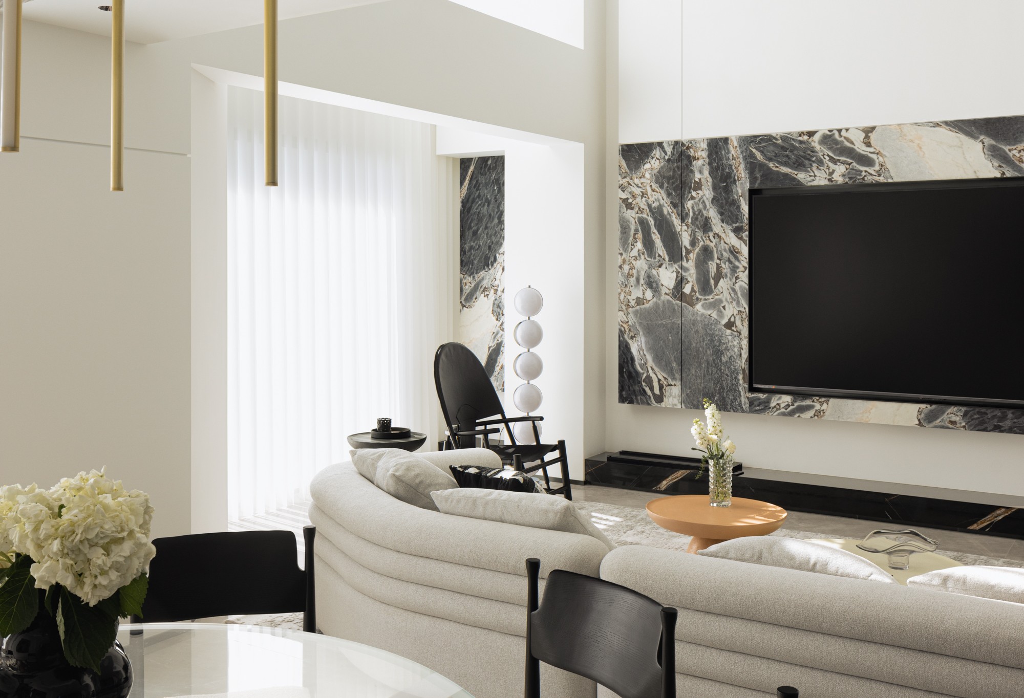 构建一曲黑白栖居之诗